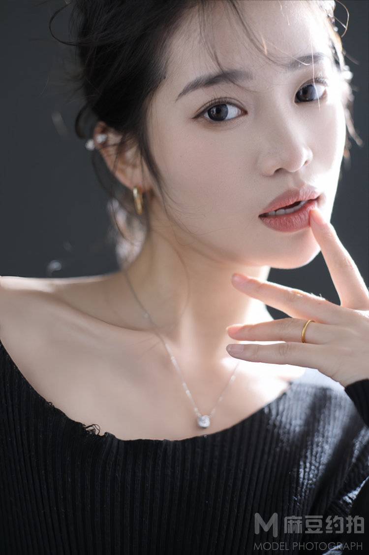 黑白模特