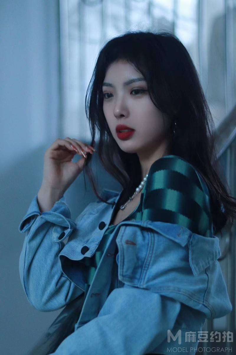 情绪模特