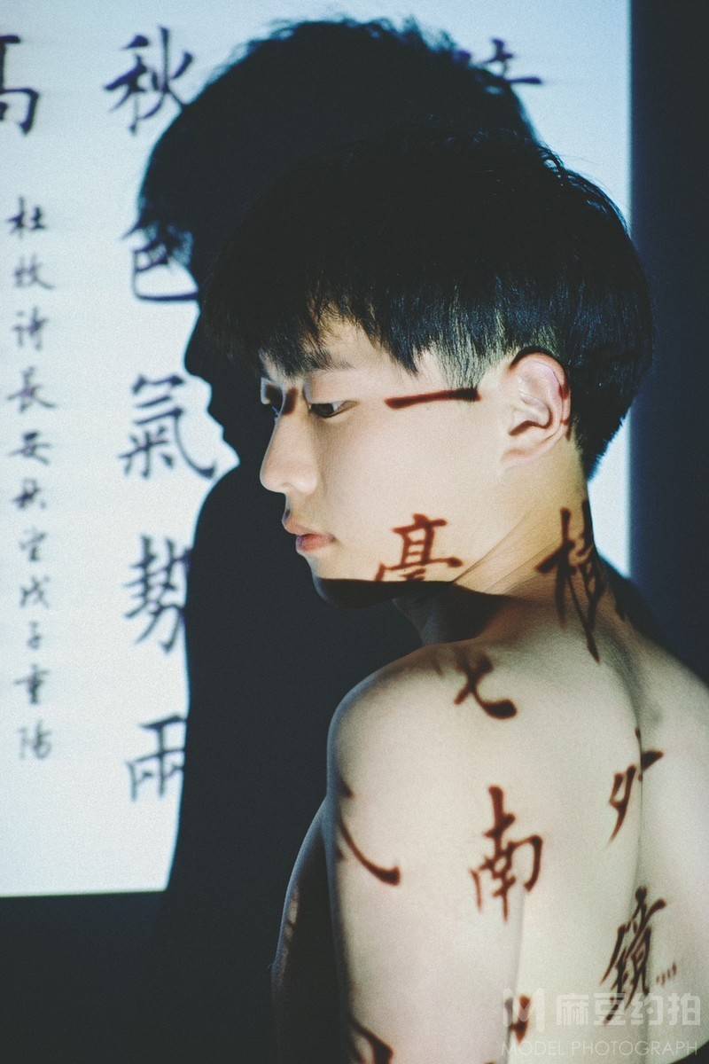 情绪模特