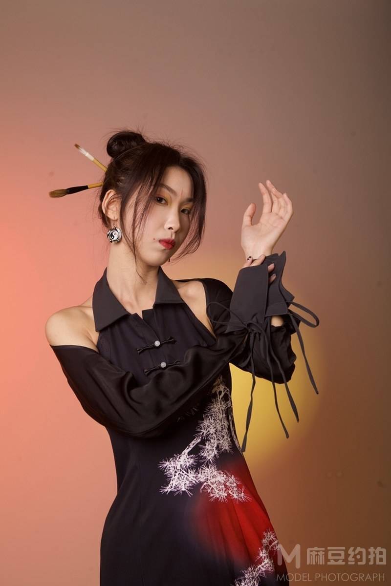 情绪模特
