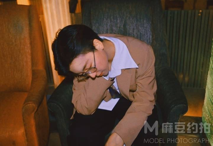 情绪模特