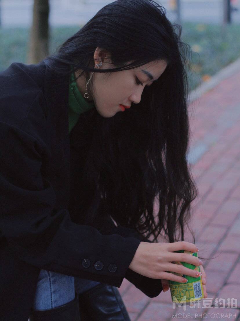 情绪模特