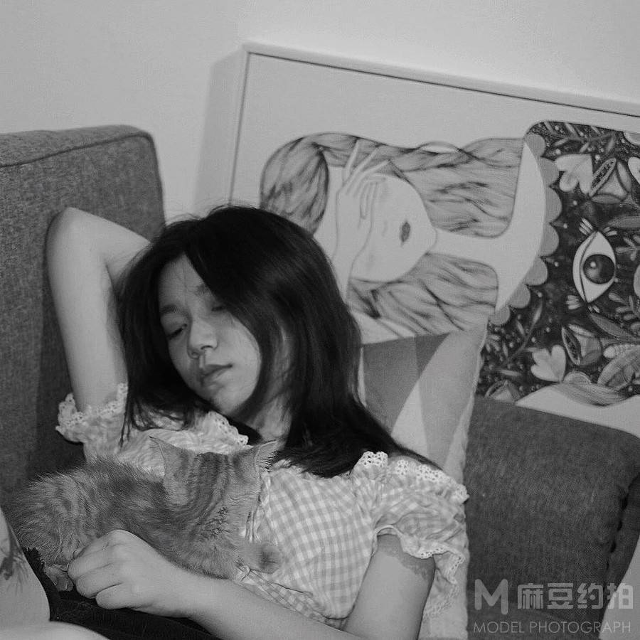 情绪模特