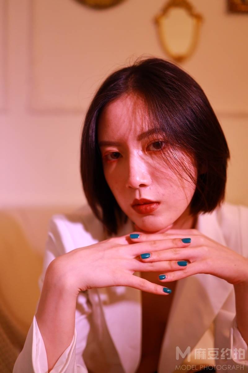 情绪模特