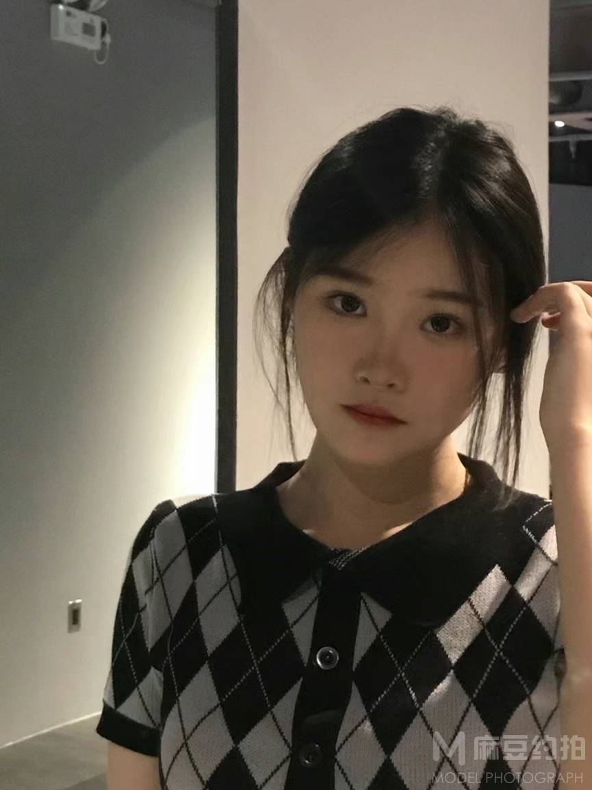 黑白模特