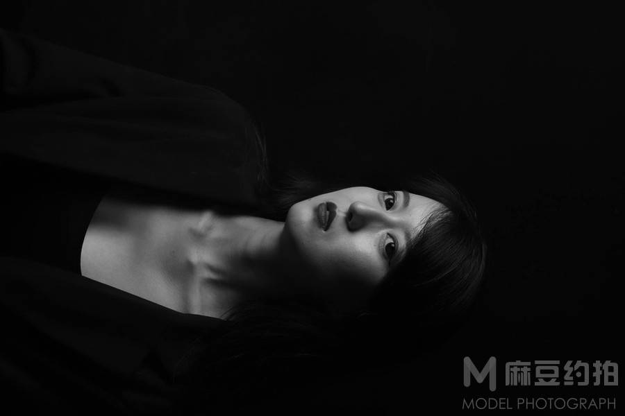 黑白模特