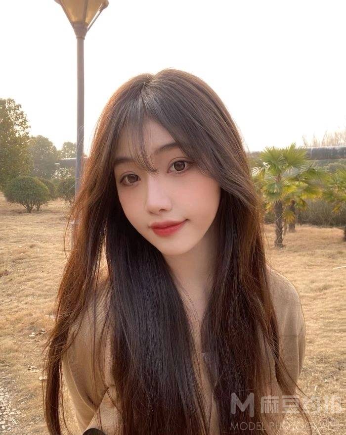 黑白模特