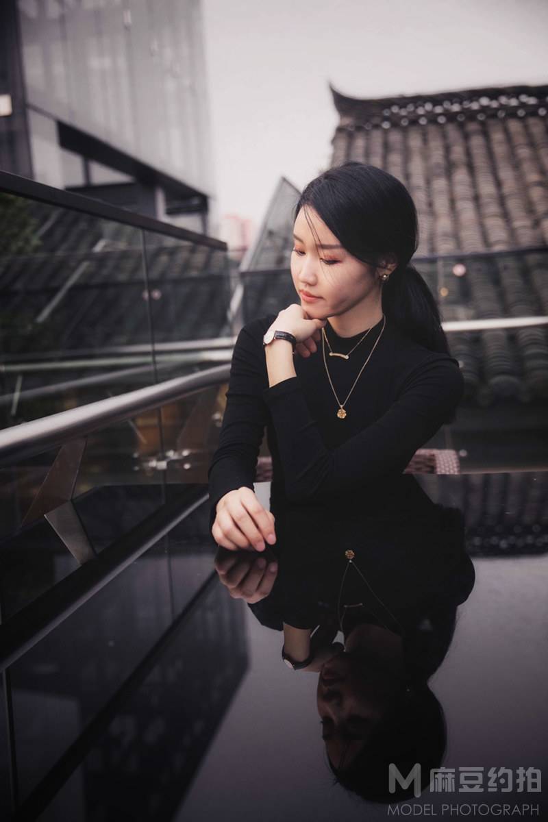黑白模特