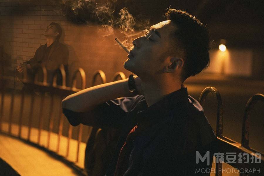 情绪模特