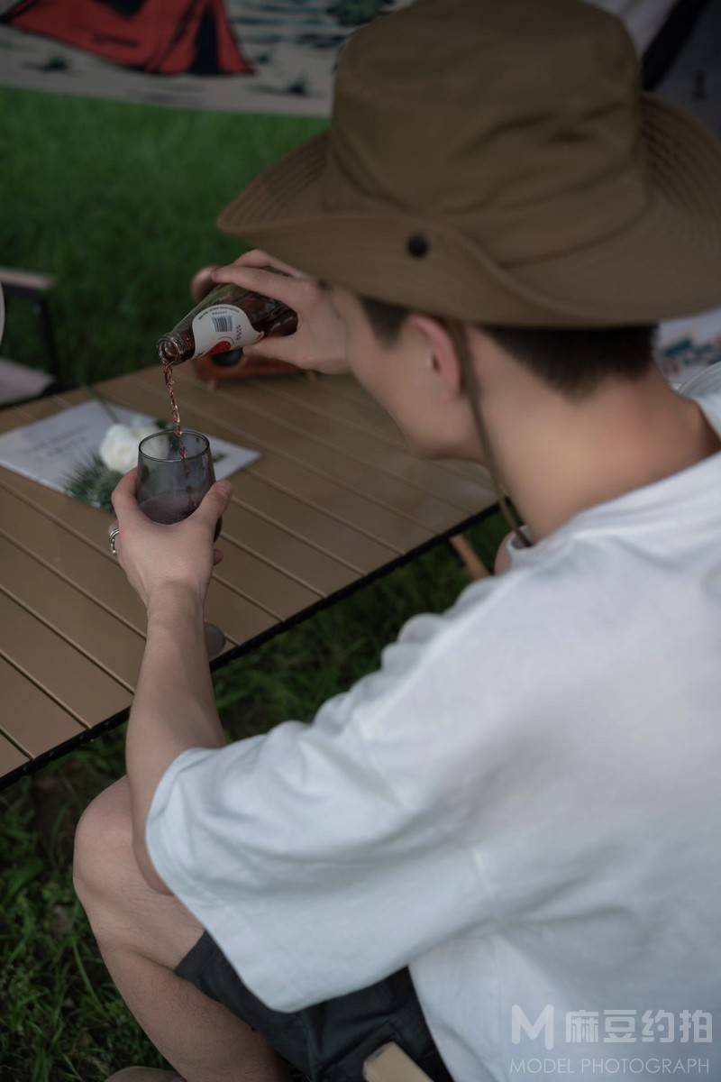 情绪模特