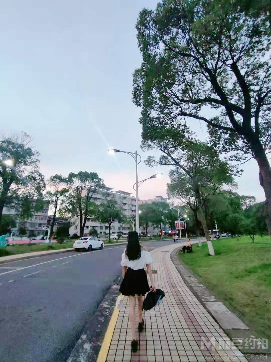 校园模特