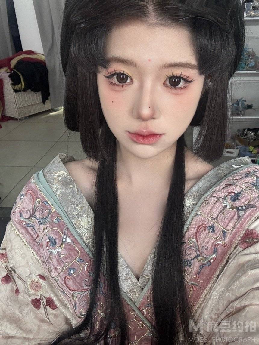 妆容模特