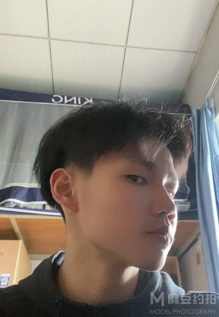 黑白模特