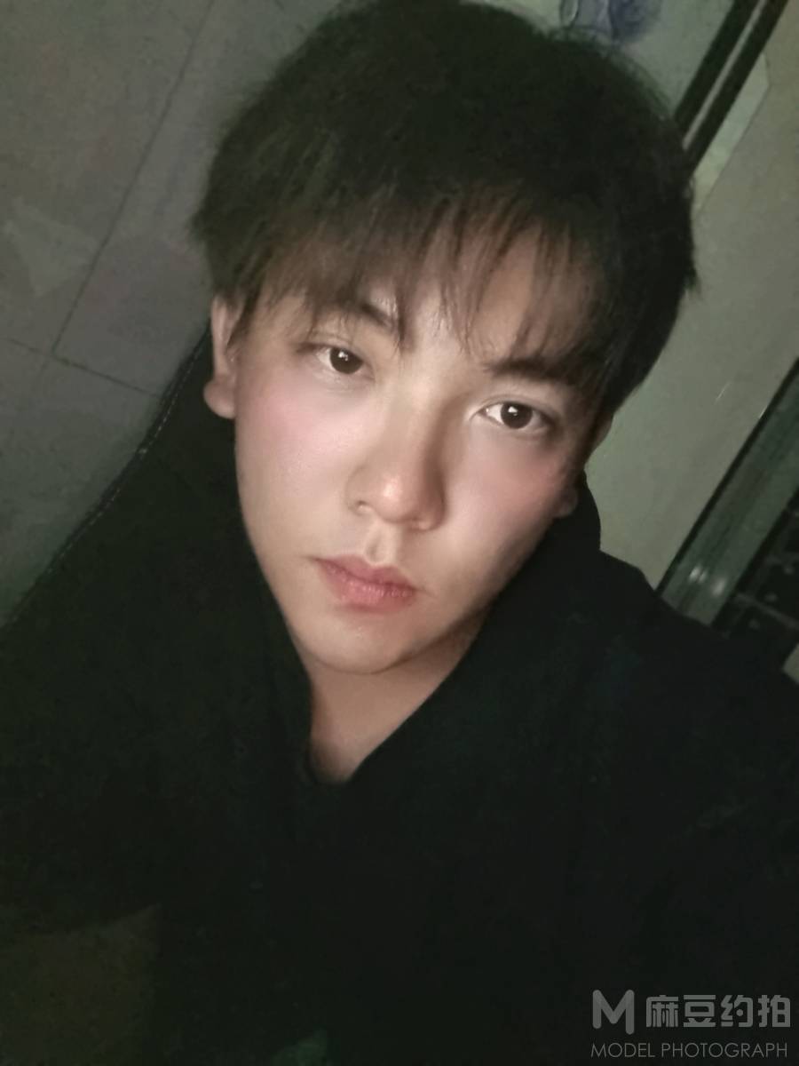 黑白模特