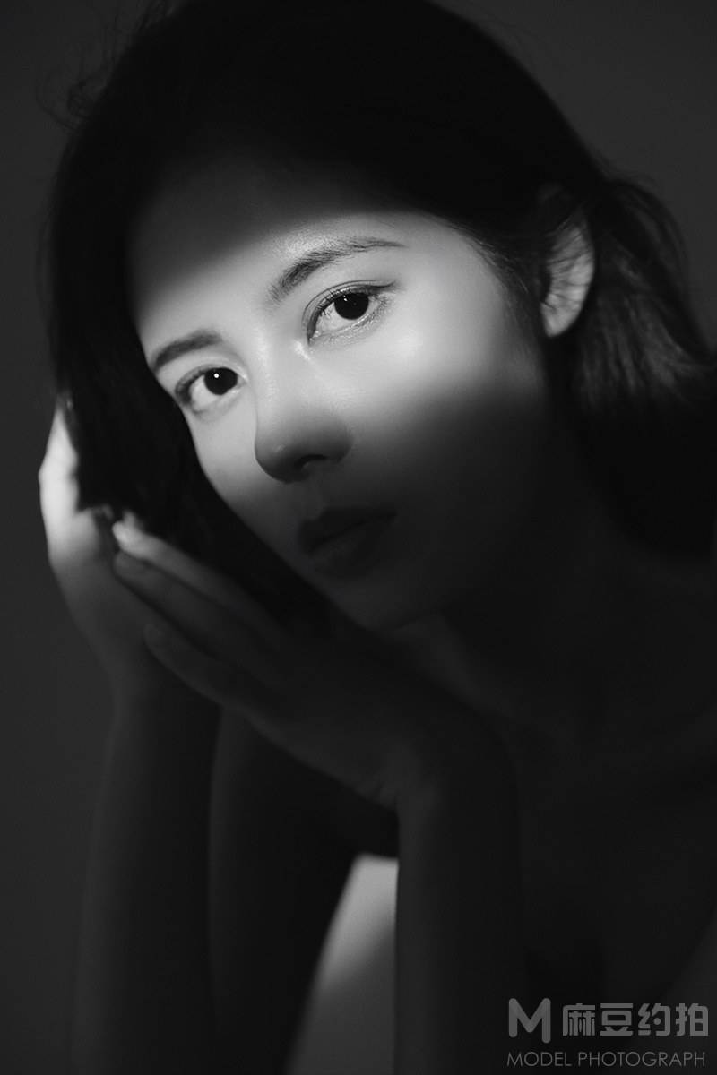 黑白模特