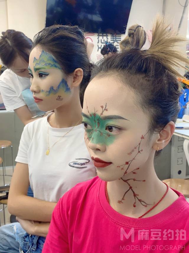 妆容模特