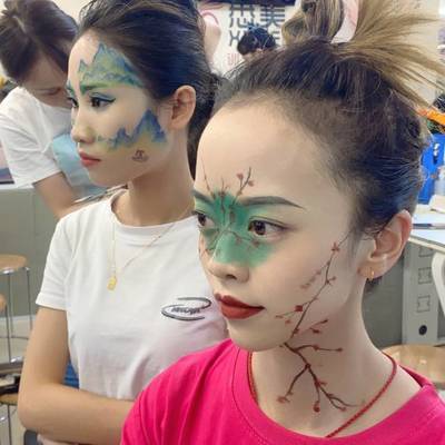 妆容模特
