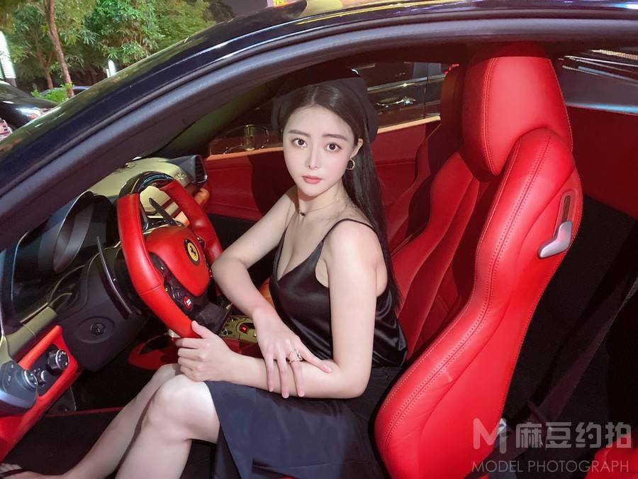 黑白模特