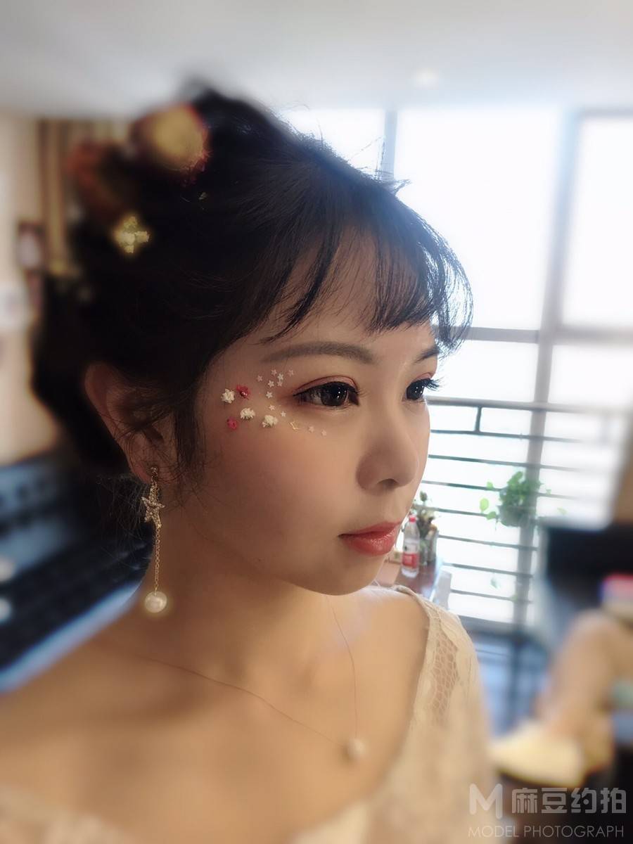 妆容模特