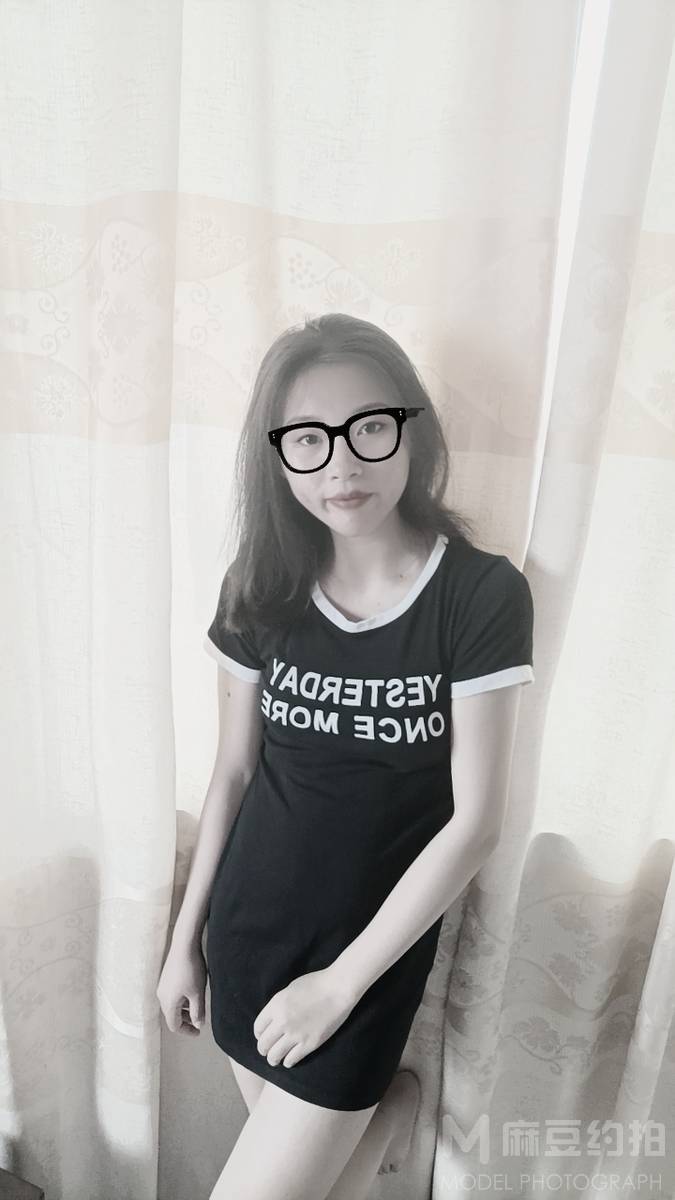 黑白模特