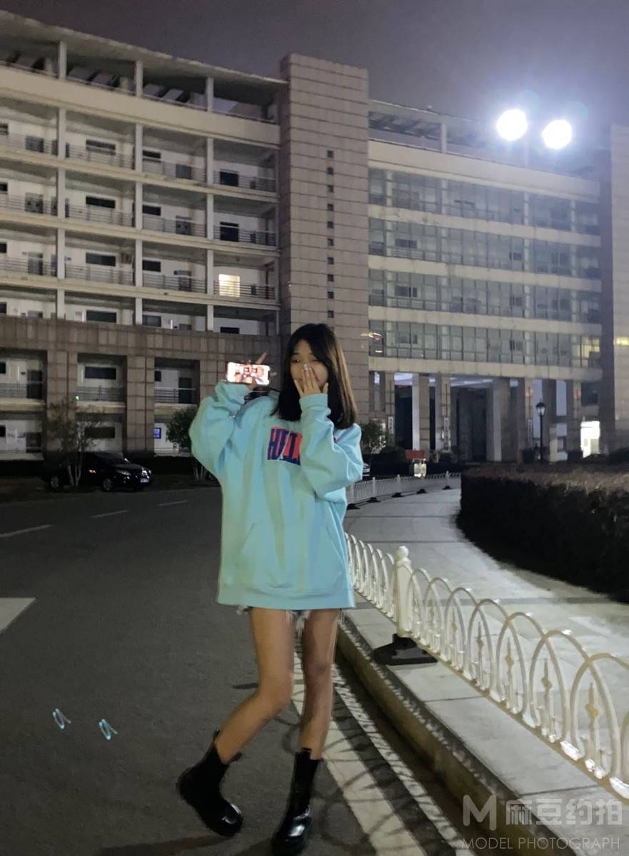 校园模特