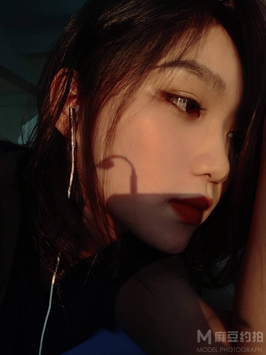 黑白模特