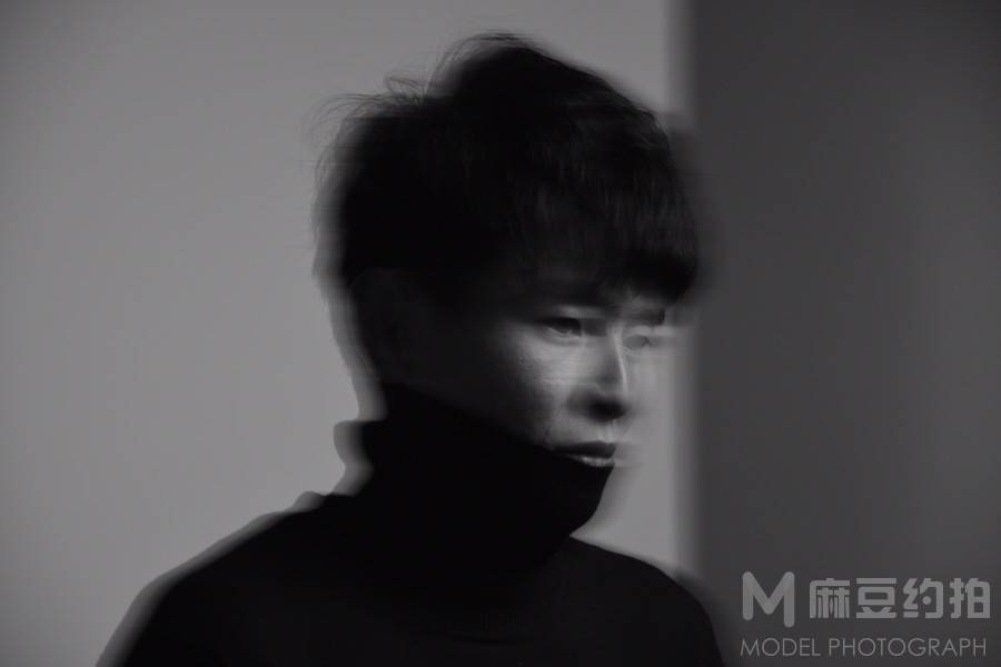 黑白模特