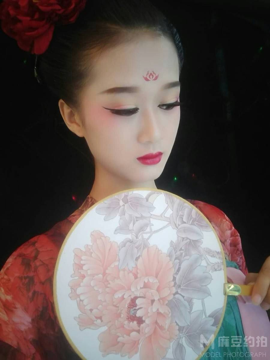 妆容模特