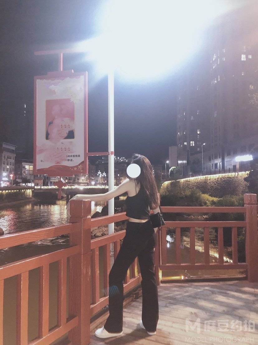 夜景模特