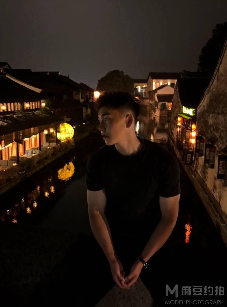 夜景模特