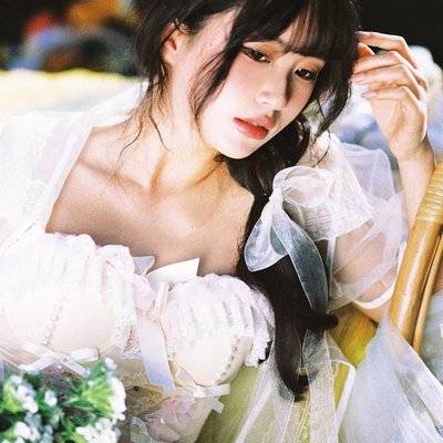 宝丽来模特