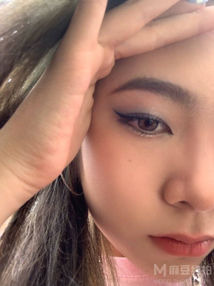 妆容模特