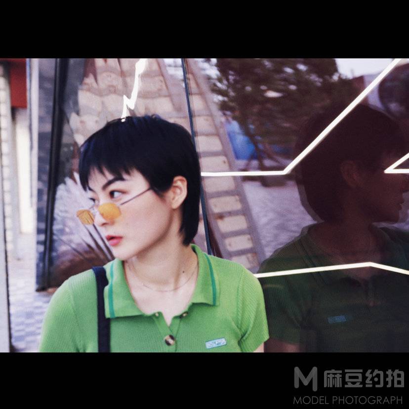 情绪模特