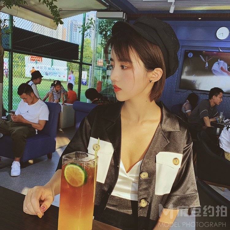 校园模特