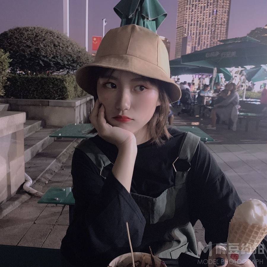 情绪模特