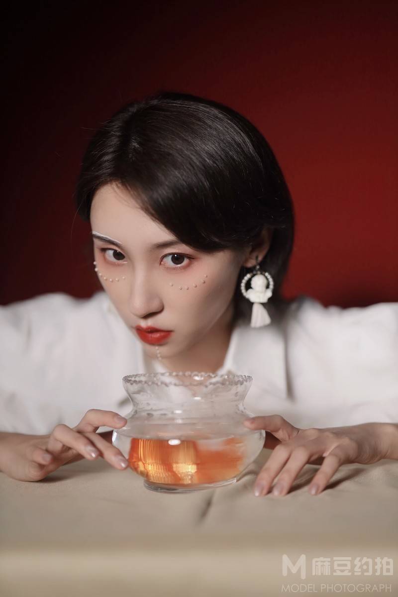 情绪模特