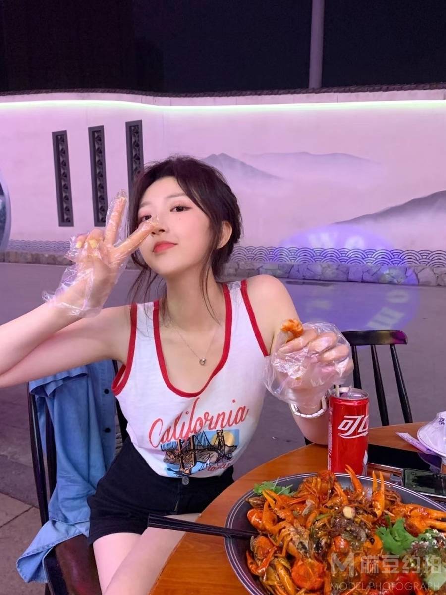 情绪模特