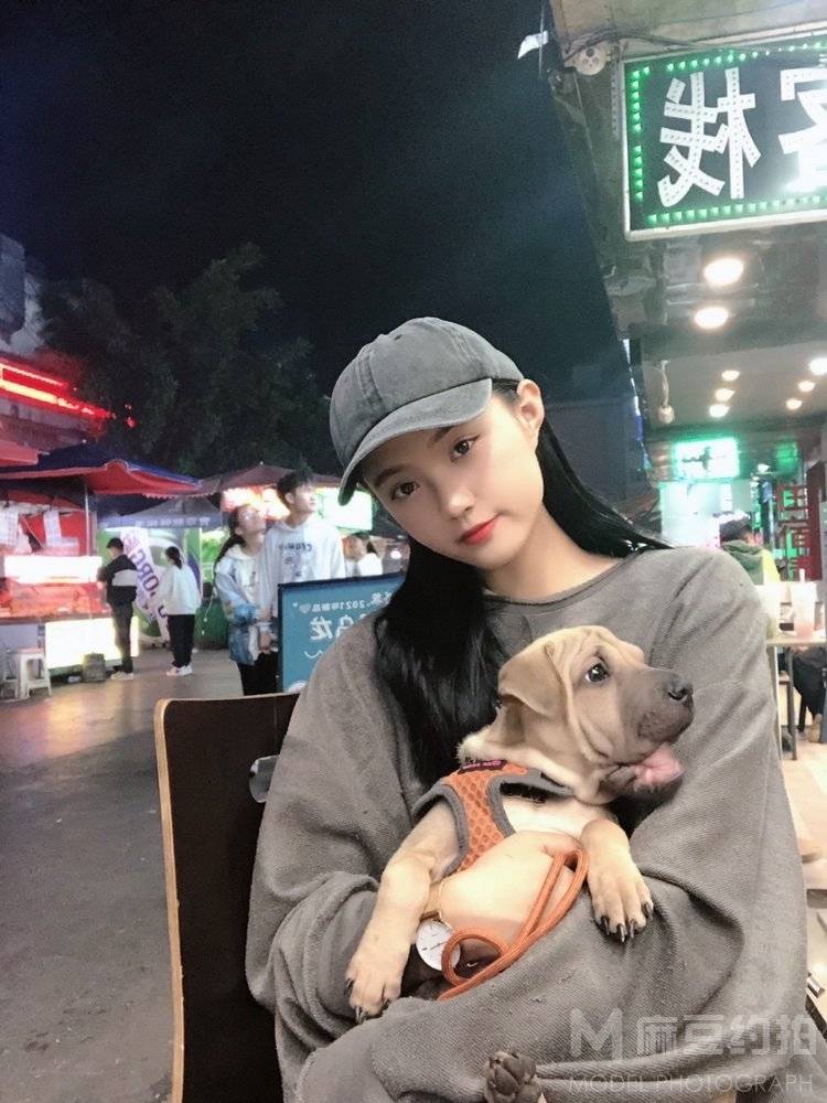 情绪模特