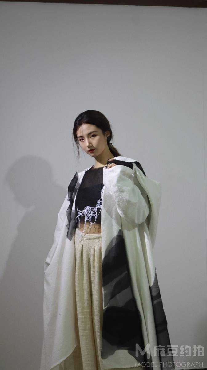 黑白模特