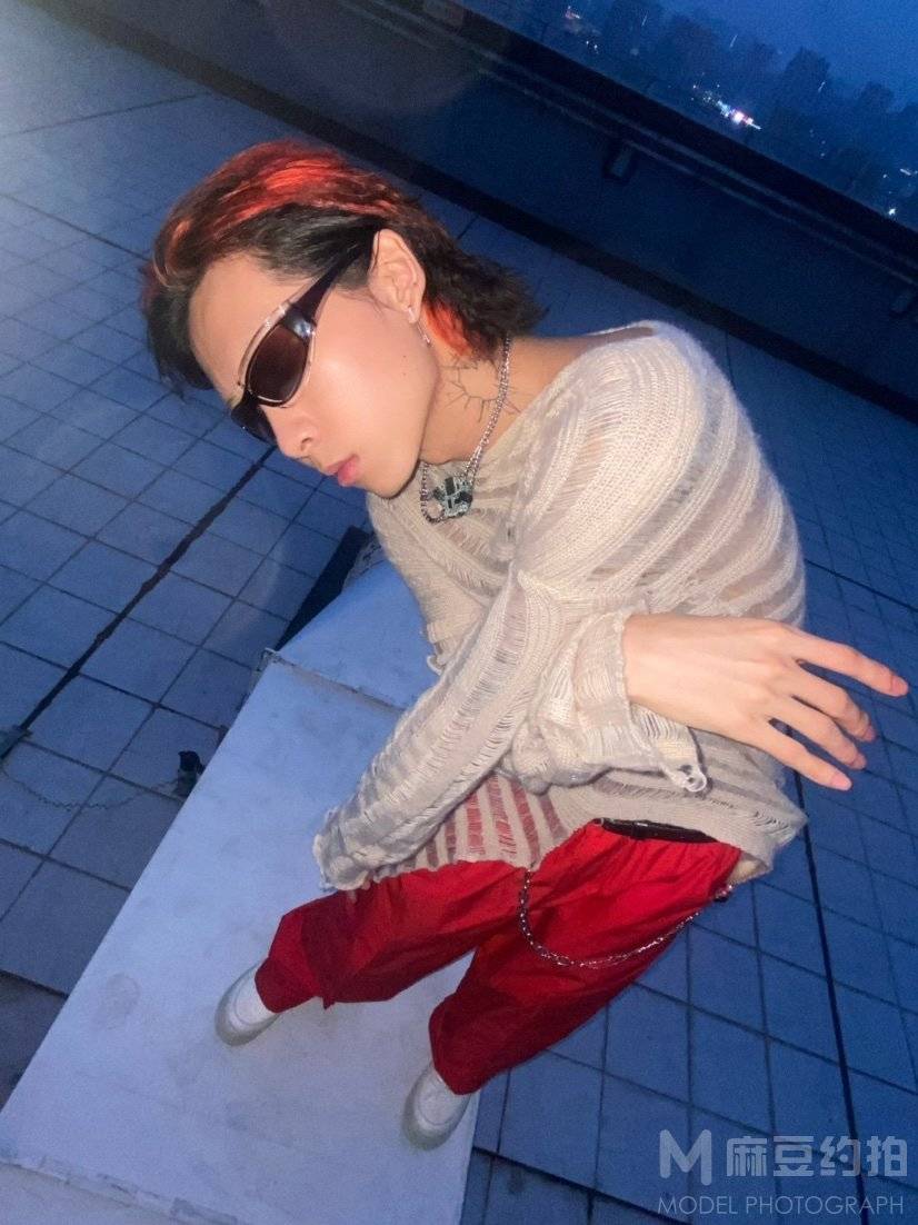 情绪模特