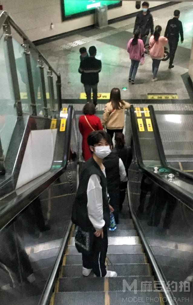 情绪模特