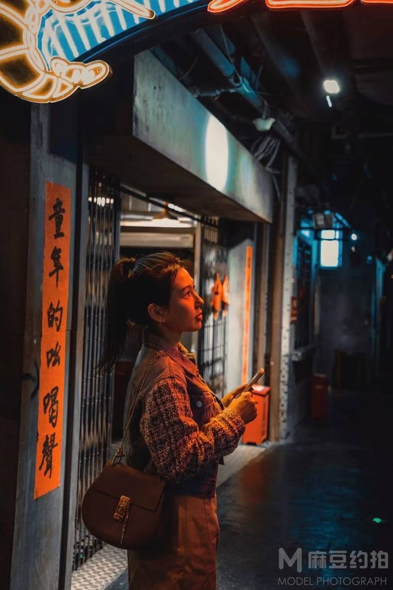 情绪模特