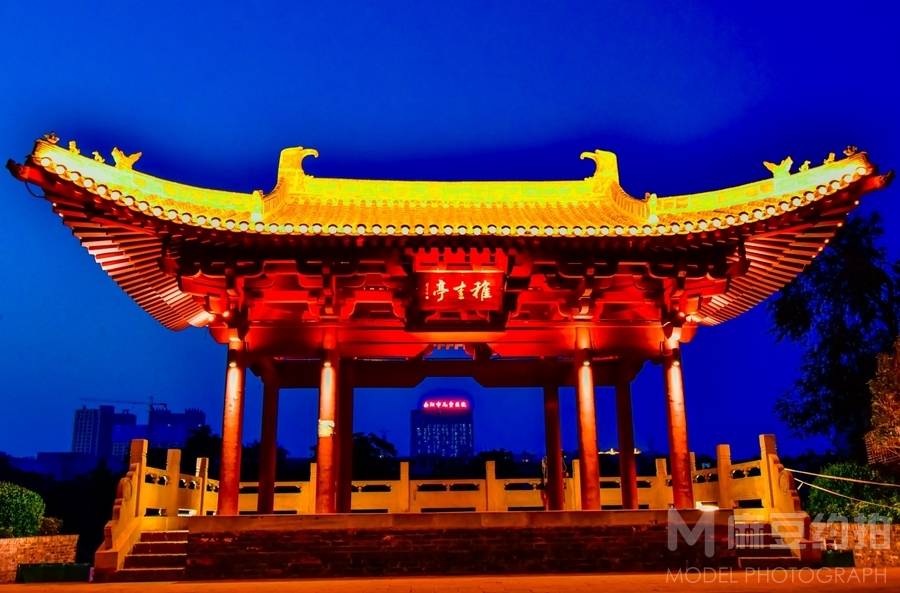 夜景模特