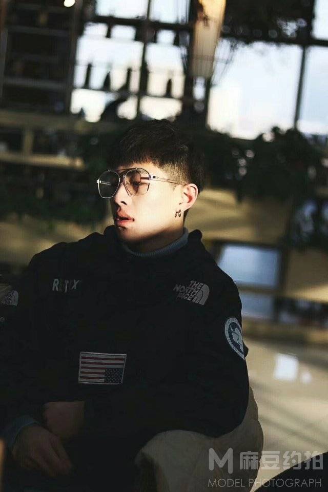 情绪模特