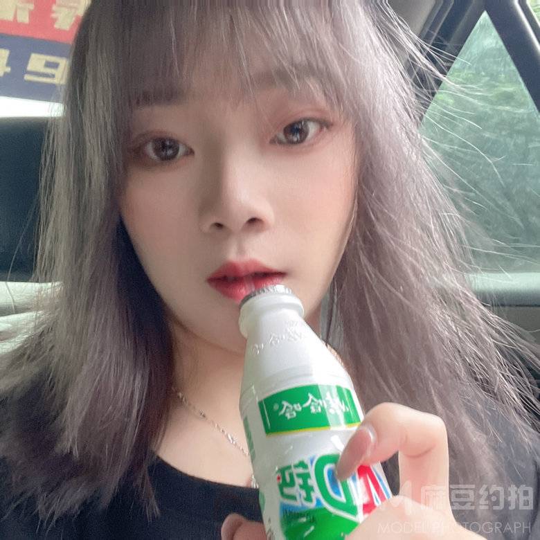 黑白模特