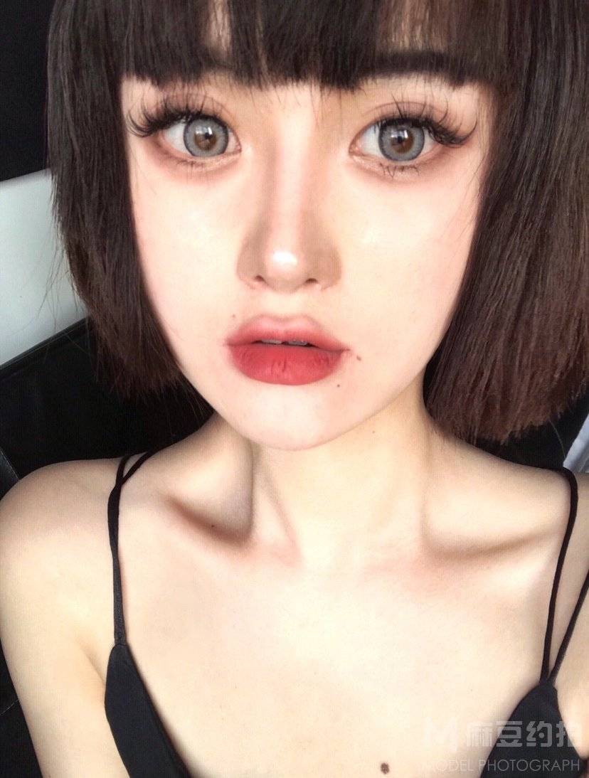 妆容模特
