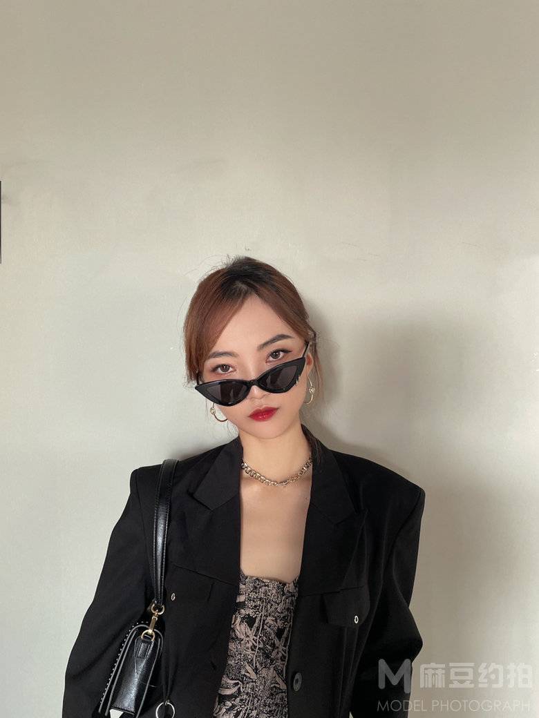 黑白模特