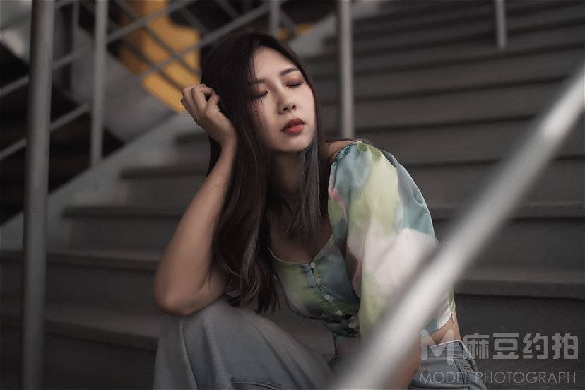 情绪模特
