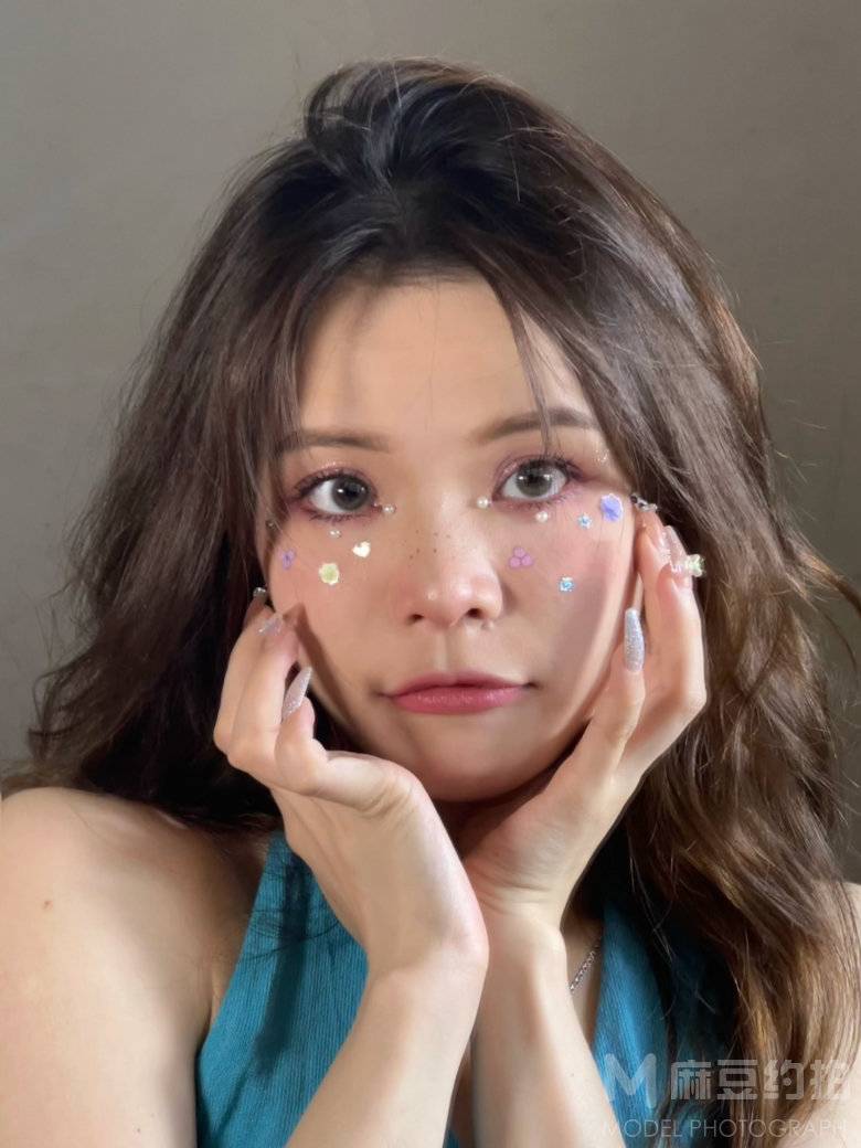 妆容模特