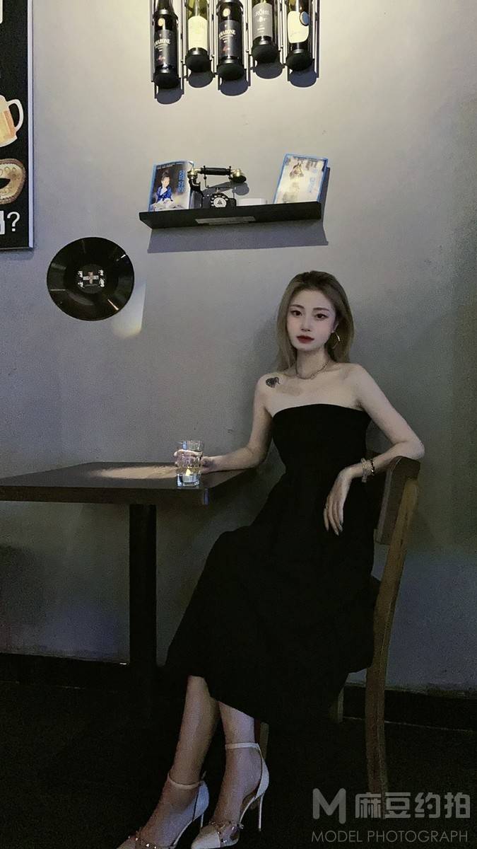 黑白模特